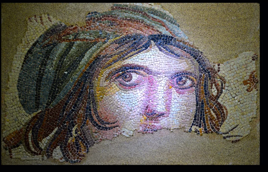 Zeugma Çingene Kızı Mozaiği