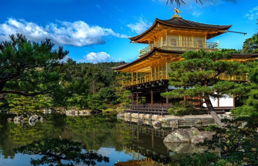 Kinkaku-ji budist tapınağı Kyoto - Japonya 