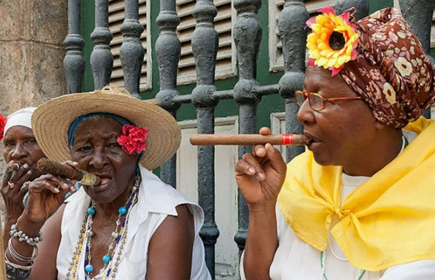 Havanalı kadınlar ve puro