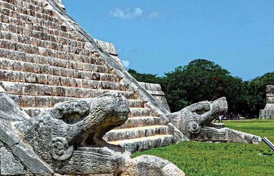 Maya Piramit işlemeleri Chichen Itza harabeleri