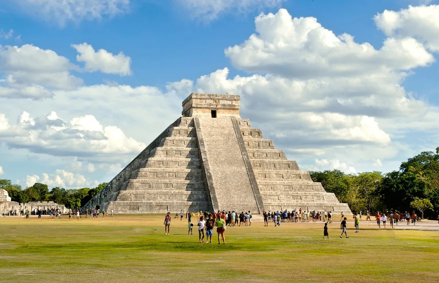 Kukulkan Maya Piramidi Chichen Itza harabeleri Yucatán eyaleti Meksika