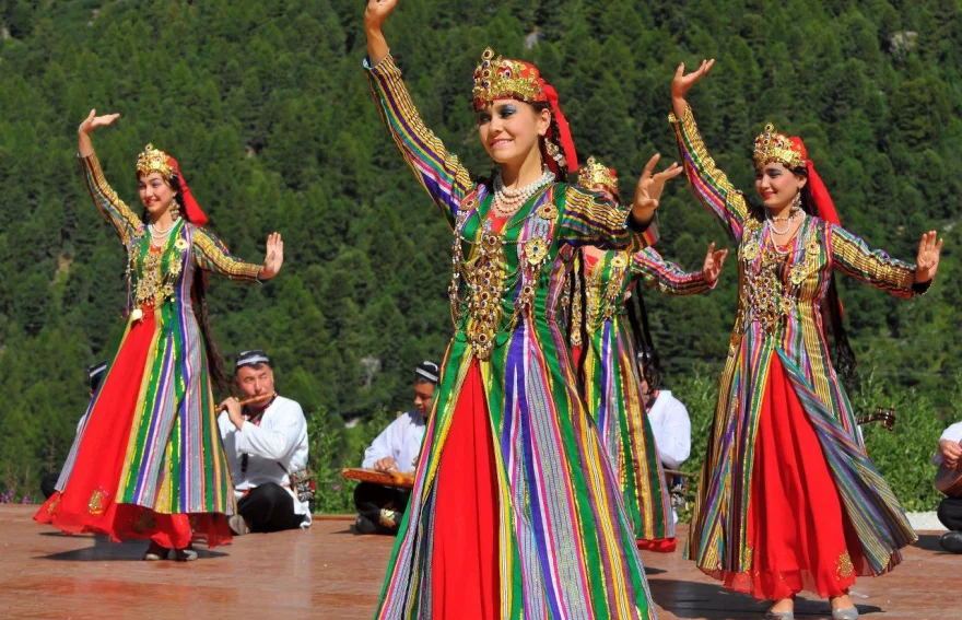 Özbekistan Halk dansları
